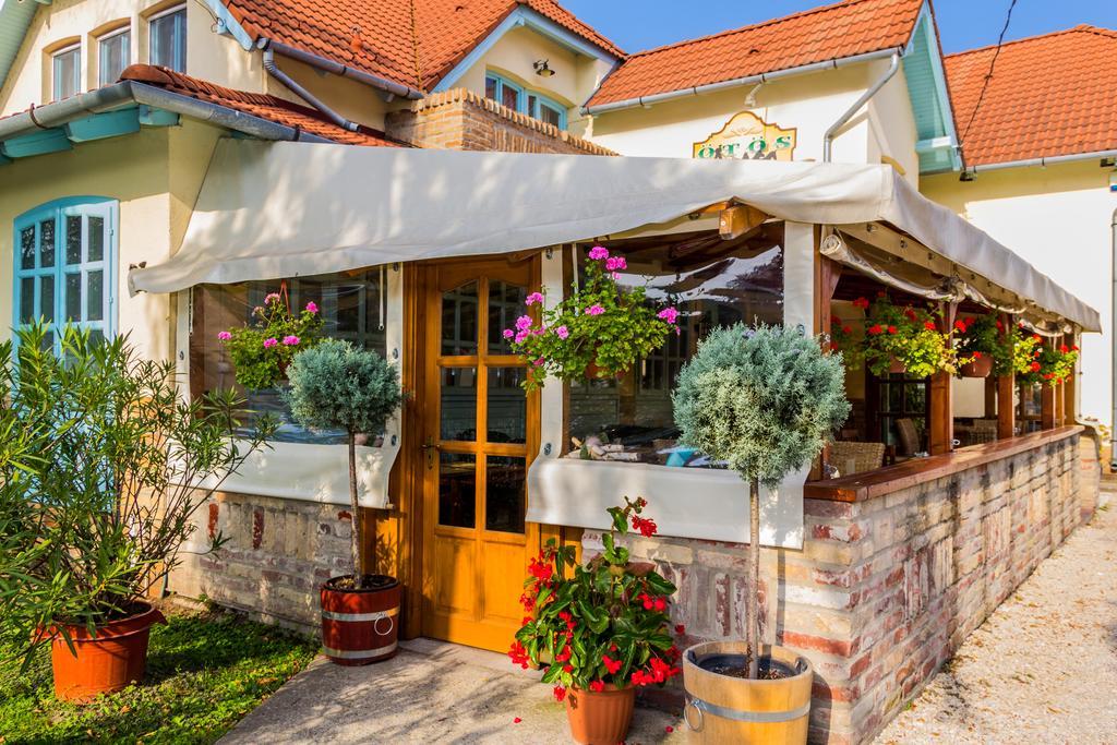 Bed & Breakfast Oetoesfogat Panzio Siófok