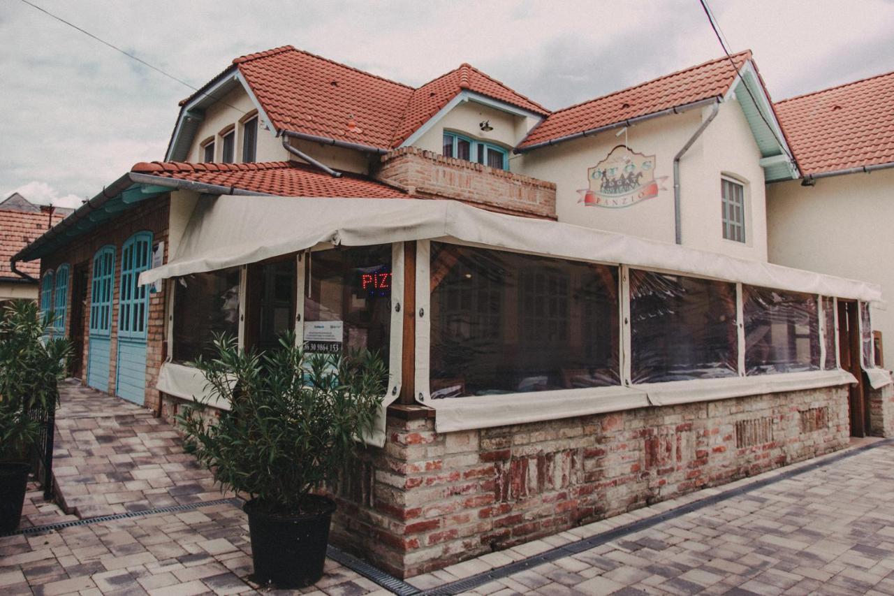 Bed & Breakfast Oetoesfogat Panzio 3*